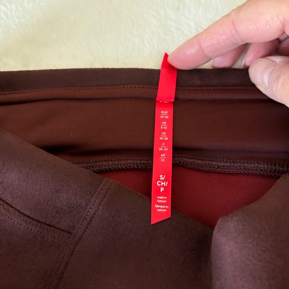 SPANX Faux Suede Leggings In Burgundy Size Small - Picture 6 of 16
